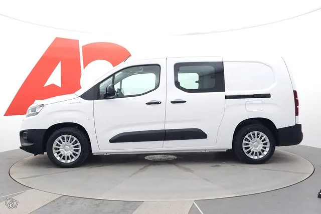 Toyota Proace L2 Active 50 kWh 5-ovinen - Ohjaamon esilämmitys/jäähdytys / ALV 24% / Peruutustutka / Vakionopeudensäädin Image 2